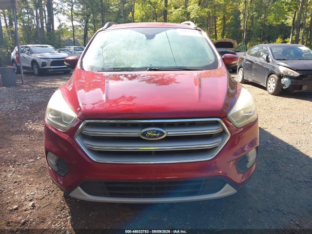 46032783 :رقم المزاد ، 1FMCU0J93HUA89318 vin ، 2017 Ford Escape Titanium مزاد بيع