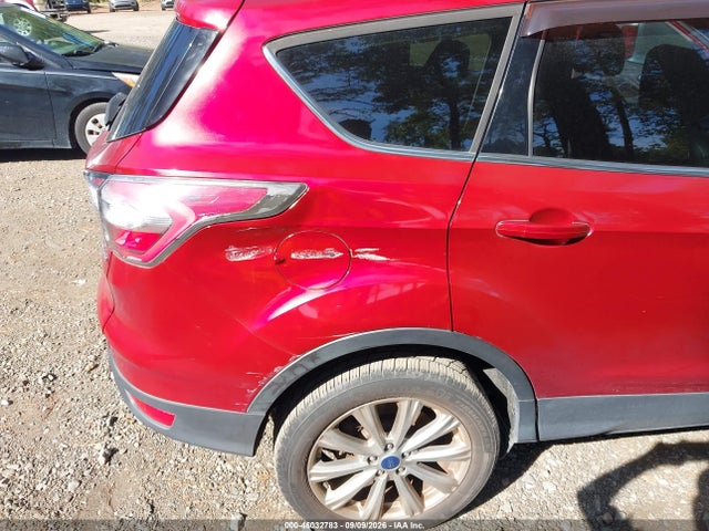 46032783 :رقم المزاد ، 1FMCU0J93HUA89318 vin ، 2017 Ford Escape Titanium مزاد بيع