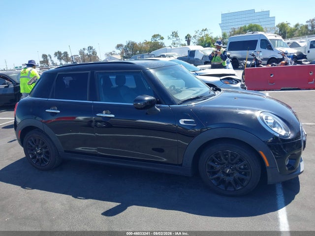 Mini Hardtop Cooper 2021 WMWXU7C02M2P48490 Image 14