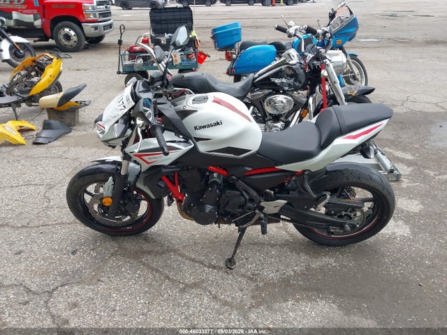46033377 :رقم المزاد ، ML5EREK12NDA56999 vin ، 2022 Kawasaki Er650 K مزاد بيع
