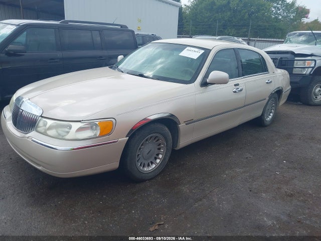Aukcja sprzedaży 2001 Lincoln Town Car Cartier, vin: 1LNHM83W31Y666161, numer aukcji: 46033693