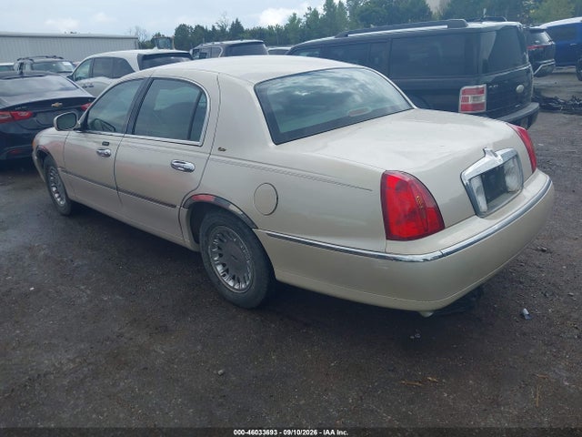 Aukcja sprzedaży 2001 Lincoln Town Car Cartier, vin: 1LNHM83W31Y666161, numer aukcji: 46033693