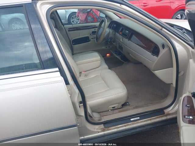 Aukcja sprzedaży 2001 Lincoln Town Car Cartier, vin: 1LNHM83W31Y666161, numer aukcji: 46033693