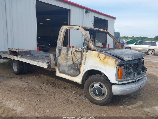 46033915 :رقم المزاد ، 1GBHG31R621104975 vin ، 2002 Chevrolet Express Comm Cutaway مزاد بيع