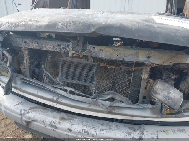 46033915 :رقم المزاد ، 1GBHG31R621104975 vin ، 2002 Chevrolet Express Comm Cutaway مزاد بيع