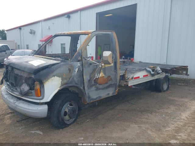 46033915 :رقم المزاد ، 1GBHG31R621104975 vin ، 2002 Chevrolet Express Comm Cutaway مزاد بيع