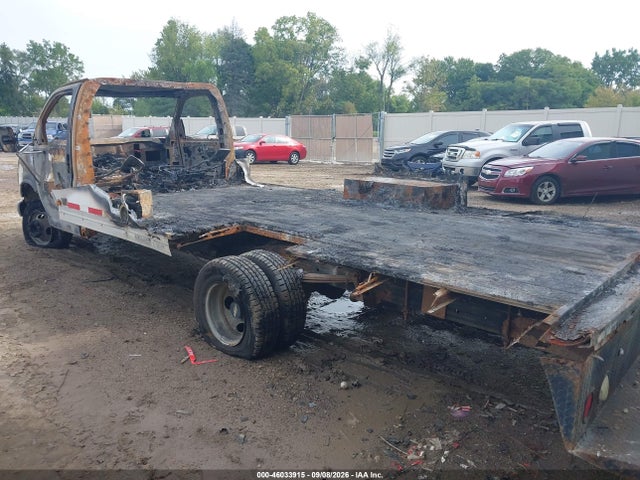 46033915 :رقم المزاد ، 1GBHG31R621104975 vin ، 2002 Chevrolet Express Comm Cutaway مزاد بيع