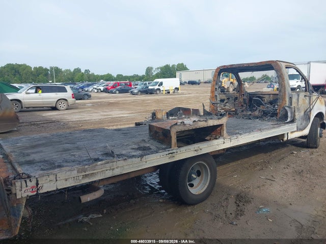 46033915 :رقم المزاد ، 1GBHG31R621104975 vin ، 2002 Chevrolet Express Comm Cutaway مزاد بيع