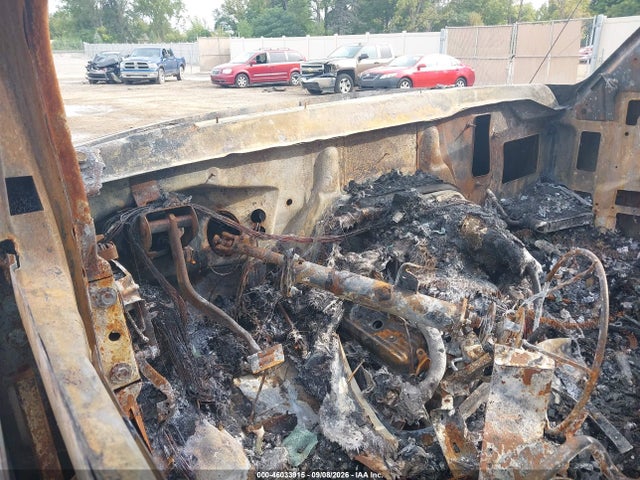 46033915 :رقم المزاد ، 1GBHG31R621104975 vin ، 2002 Chevrolet Express Comm Cutaway مزاد بيع