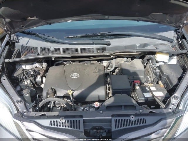 46034079 :رقم المزاد ، 5TDKZ3DC7HS766515 vin ، 2017 Toyota Sienna Le 8 Passenger مزاد بيع