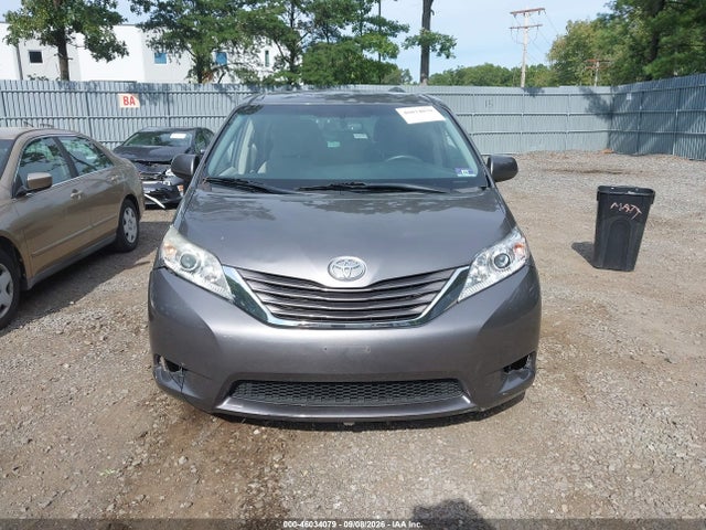 46034079 :رقم المزاد ، 5TDKZ3DC7HS766515 vin ، 2017 Toyota Sienna Le 8 Passenger مزاد بيع