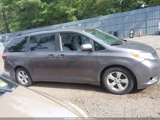 46034079 :رقم المزاد ، 5TDKZ3DC7HS766515 vin ، 2017 Toyota Sienna Le 8 Passenger مزاد بيع