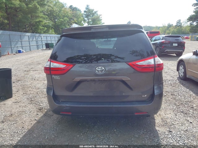 46034079 :رقم المزاد ، 5TDKZ3DC7HS766515 vin ، 2017 Toyota Sienna Le 8 Passenger مزاد بيع