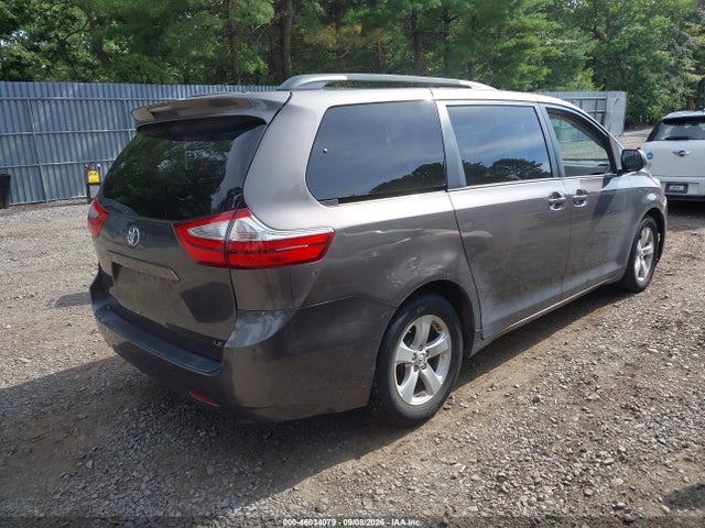 46034079 :رقم المزاد ، 5TDKZ3DC7HS766515 vin ، 2017 Toyota Sienna Le 8 Passenger مزاد بيع