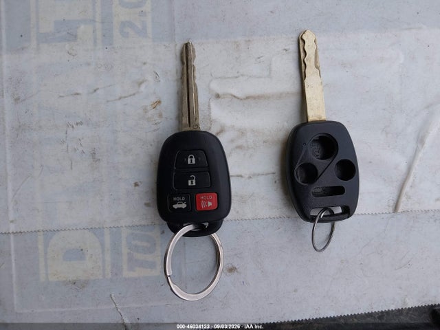 46034133 :رقم المزاد ، 4T1BF1FK2DU239243 vin ، 2013 Toyota Camry Le مزاد بيع