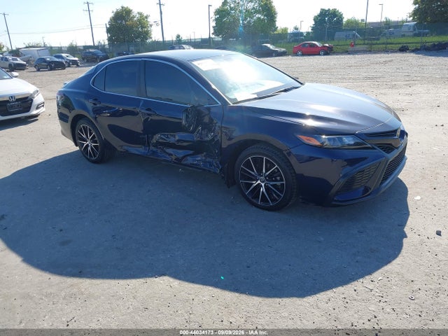46034173 :رقم المزاد ، 4T1G11AK3NU633492 vin ، 2022 Toyota Camry Se مزاد بيع