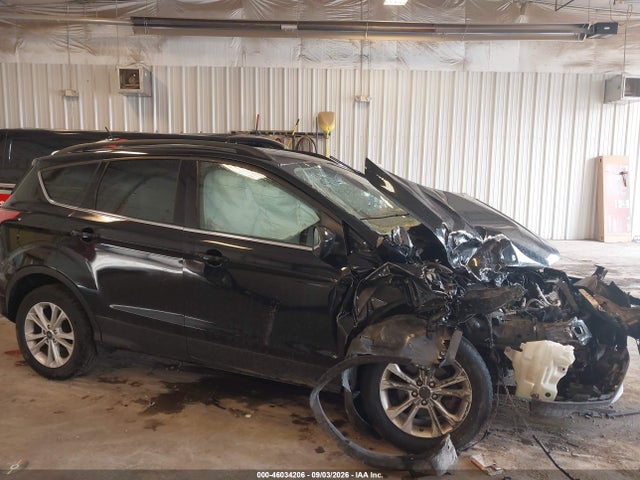 46034206 :رقم المزاد ، 1FMCU0HD0JUA20375 vin ، 2018 Ford Escape Sel مزاد بيع