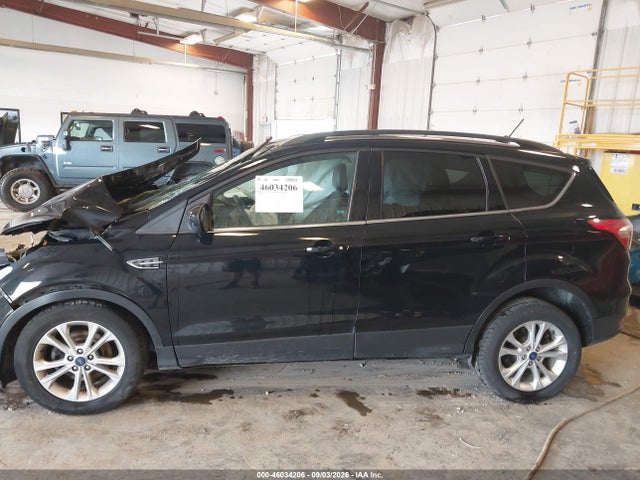46034206 :رقم المزاد ، 1FMCU0HD0JUA20375 vin ، 2018 Ford Escape Sel مزاد بيع
