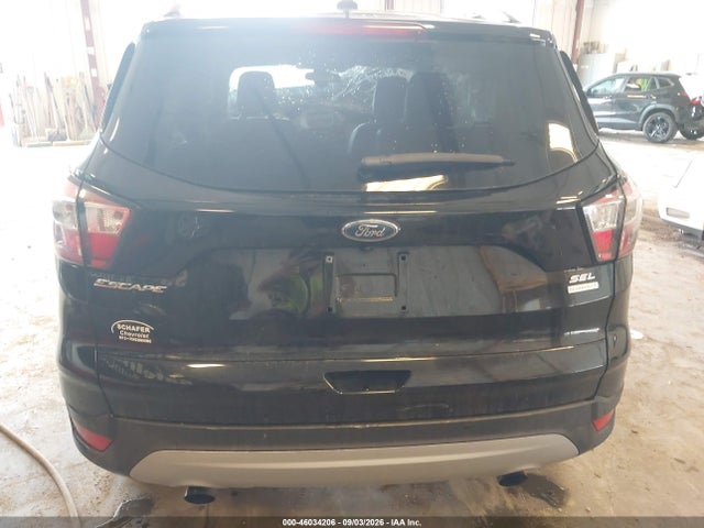 46034206 :رقم المزاد ، 1FMCU0HD0JUA20375 vin ، 2018 Ford Escape Sel مزاد بيع