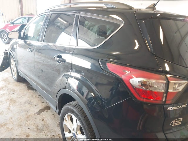 46034206 :رقم المزاد ، 1FMCU0HD0JUA20375 vin ، 2018 Ford Escape Sel مزاد بيع