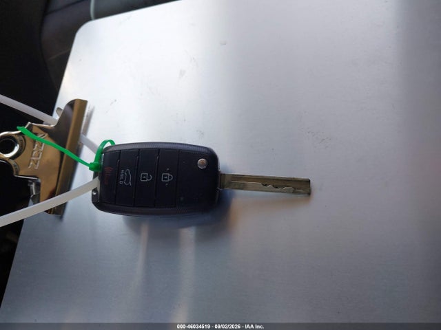 5XYPGDA55GG178132 KIA Sorento 3.3l Lx
