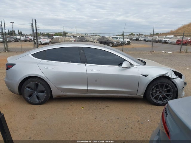 Продажа на аукционе авто 2018 Tesla Model 3 Long Range/mid Range, vin: 5YJ3E1EA5JF060705, номер лота: 46034631