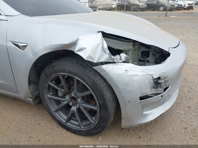 Продажа на аукционе авто 2018 Tesla Model 3 Long Range/mid Range, vin: 5YJ3E1EA5JF060705, номер лота: 46034631
