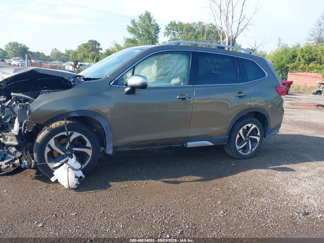 46034885 :رقم المزاد ، JF2SKARC0NH422821 vin ، 2022 Subaru Forester Touring مزاد بيع