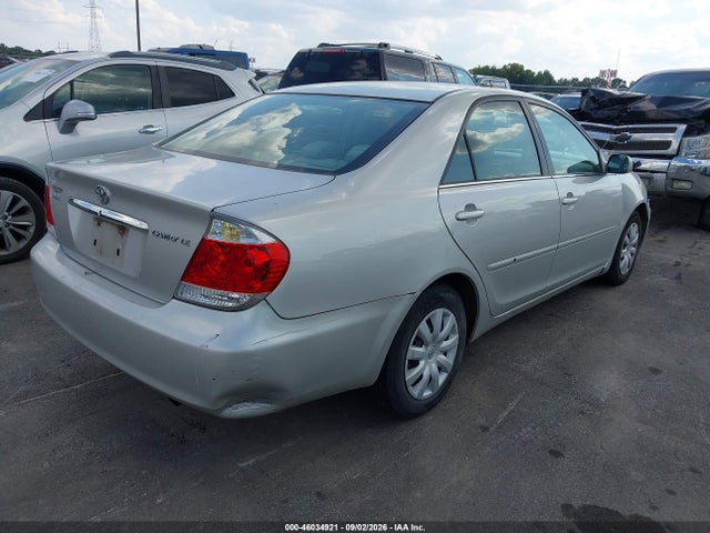 2005 Toyota Camry Le მანქანა იყიდება აუქციონზე, vin: 4T1BE32K85U565988, აუქციონის ნომერი: 46034921