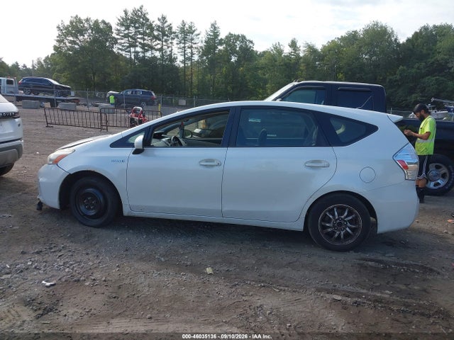 Продажа на аукционе авто 2014 Toyota Prius V Two, vin: JTDZN3EUXE3317196, номер лота: 46035136