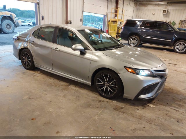 46035486 :رقم المزاد ، 4T1G11AK8NU664348 vin ، 2022 Toyota Camry Se مزاد بيع