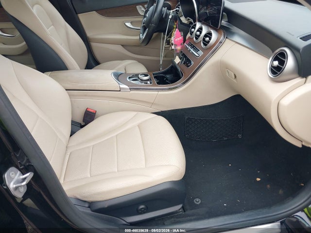 2021 Mercedes-benz C 300 4matic მანქანა იყიდება აუქციონზე, vin: W1KWF8EB0MR650147, აუქციონის ნომერი: 46035639