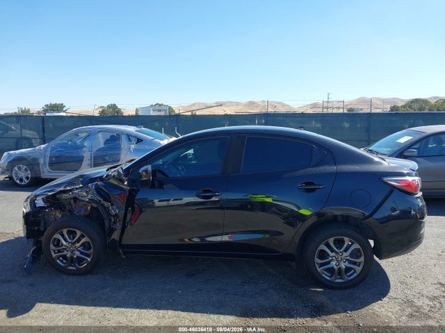 46036418 :رقم المزاد ، 3MYDLBYV1LY715966 vin ، 2020 Toyota Yaris Le مزاد بيع