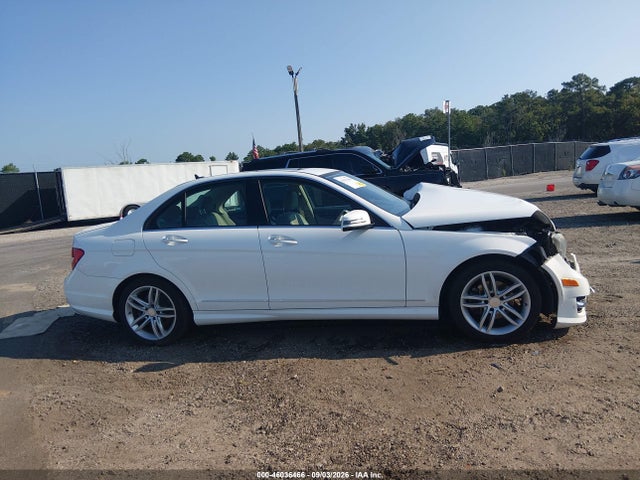 2014 Mercedes-benz C 250 Sport მანქანა იყიდება აუქციონზე, vin: WDDGF4HB9EA928181, აუქციონის ნომერი: 46036466
