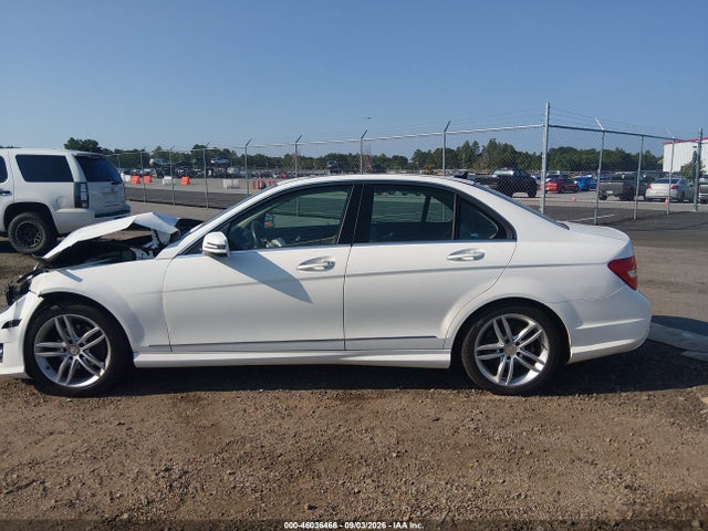 2014 Mercedes-benz C 250 Sport მანქანა იყიდება აუქციონზე, vin: WDDGF4HB9EA928181, აუქციონის ნომერი: 46036466