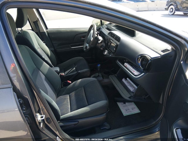 JTDKDTB38F1584480 Toyota Prius C Two