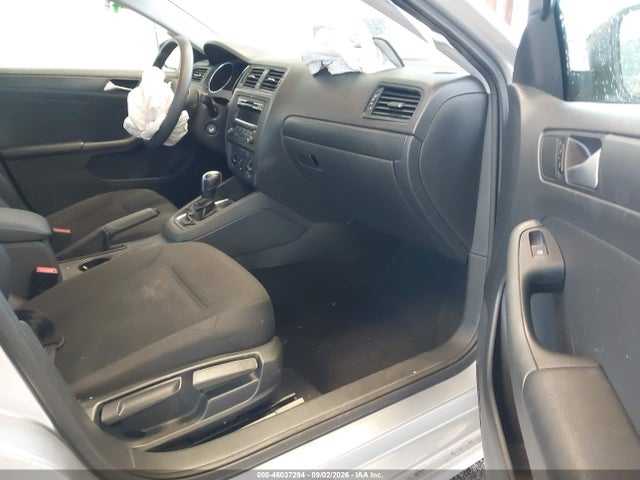 3VW2K7AJ3FM260611 Volkswagen Jetta 2.0l S