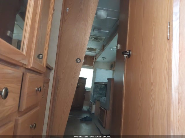 46037434 :رقم المزاد ، 4X4TSEE236T121623 vin ، 2006 Travel Sierra Forest River مزاد بيع