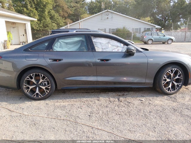 Продаж на аукціоні авто 2026 Audi A6 Premium Plus Quattro S Tronic, vin: WAU55CFN2TN025112, номер лоту: 46037468