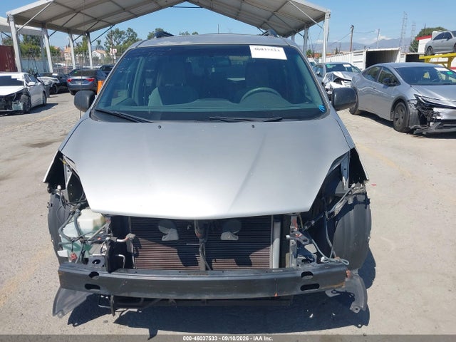 2010 Toyota Sienna Ce მანქანა იყიდება აუქციონზე, vin: 5TDKK4CC4AS312692, აუქციონის ნომერი: 46037533
