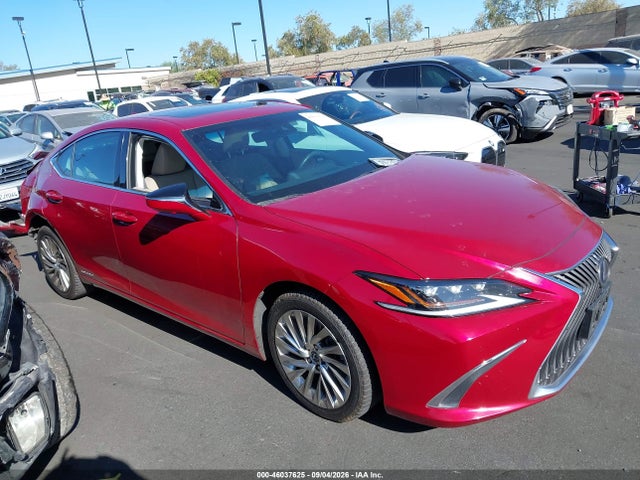 46037625 :رقم المزاد ، 58AEA1C10MU007353 vin ، 2021 Lexus Es 300h Luxury مزاد بيع