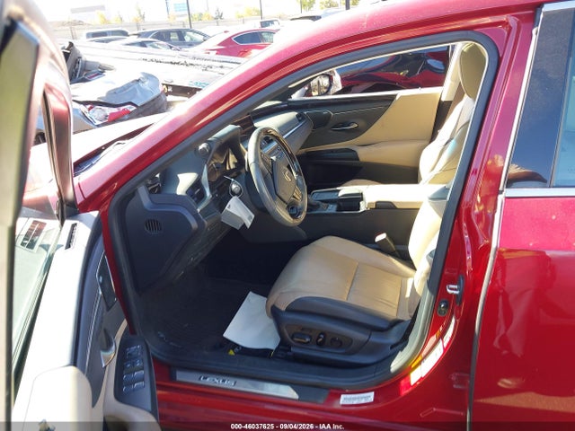 46037625 :رقم المزاد ، 58AEA1C10MU007353 vin ، 2021 Lexus Es 300h Luxury مزاد بيع