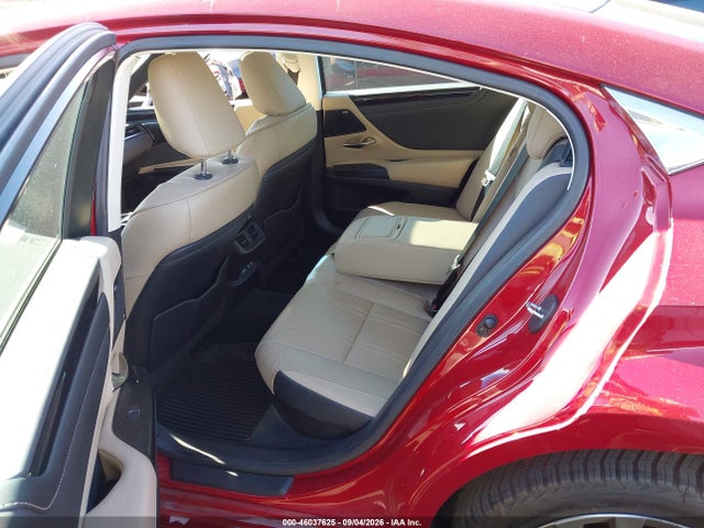 46037625 :رقم المزاد ، 58AEA1C10MU007353 vin ، 2021 Lexus Es 300h Luxury مزاد بيع