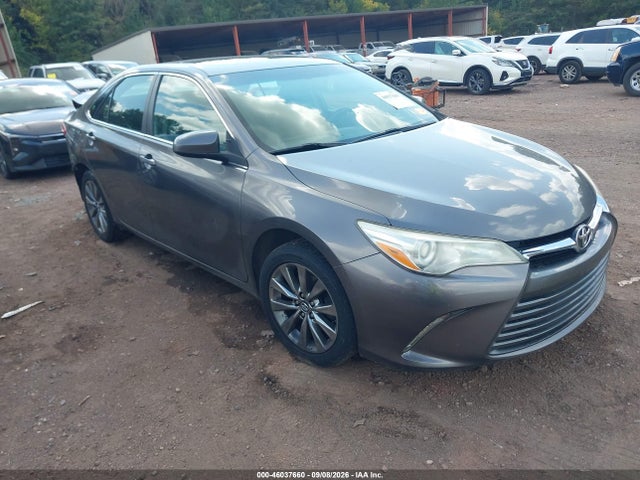 46037660 :رقم المزاد ، 4T1BF1FK8HU737727 vin ، 2017 Toyota Camry Xle مزاد بيع