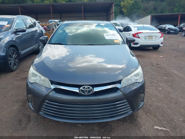 46037660 :رقم المزاد ، 4T1BF1FK8HU737727 vin ، 2017 Toyota Camry Xle مزاد بيع