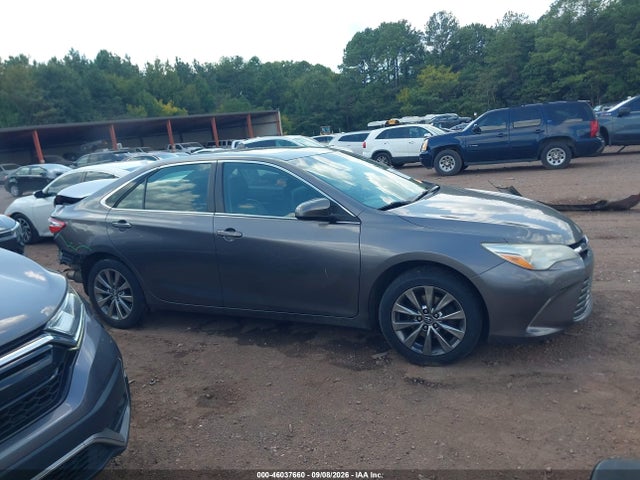 46037660 :رقم المزاد ، 4T1BF1FK8HU737727 vin ، 2017 Toyota Camry Xle مزاد بيع