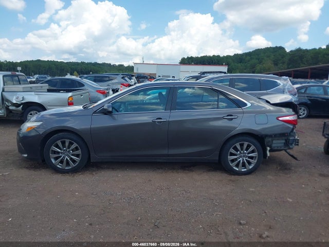 46037660 :رقم المزاد ، 4T1BF1FK8HU737727 vin ، 2017 Toyota Camry Xle مزاد بيع