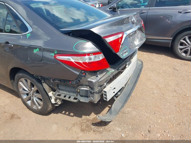 46037660 :رقم المزاد ، 4T1BF1FK8HU737727 vin ، 2017 Toyota Camry Xle مزاد بيع