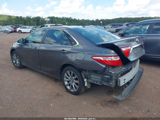 46037660 :رقم المزاد ، 4T1BF1FK8HU737727 vin ، 2017 Toyota Camry Xle مزاد بيع