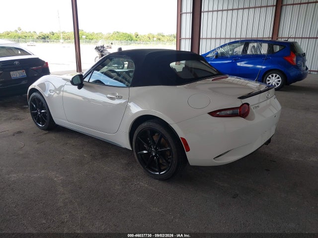 46037730 :رقم المزاد ، JM1NDAC74L0411320 vin ، 2020 Mazda Mx-5 Miata Club مزاد بيع